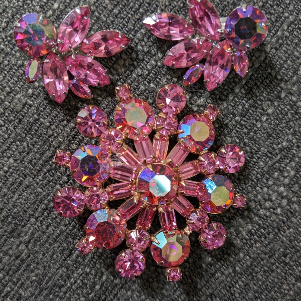 Weiss brooch with matching earrings